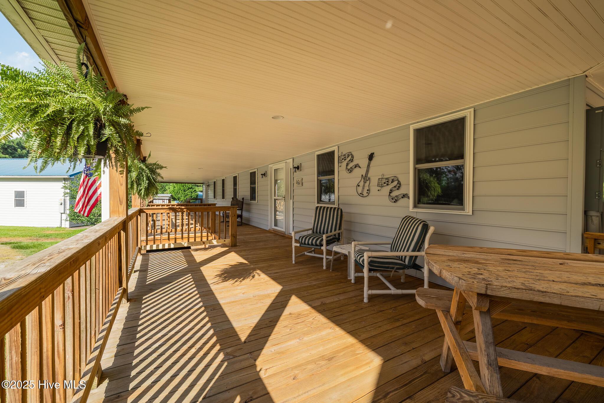 Image 4: Front Porch (1 of 2)