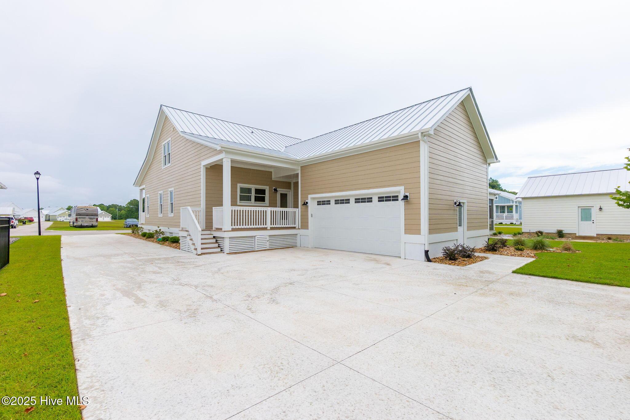 Image 2: 33-web-or-mls-cchadwick-visuals-203-vill