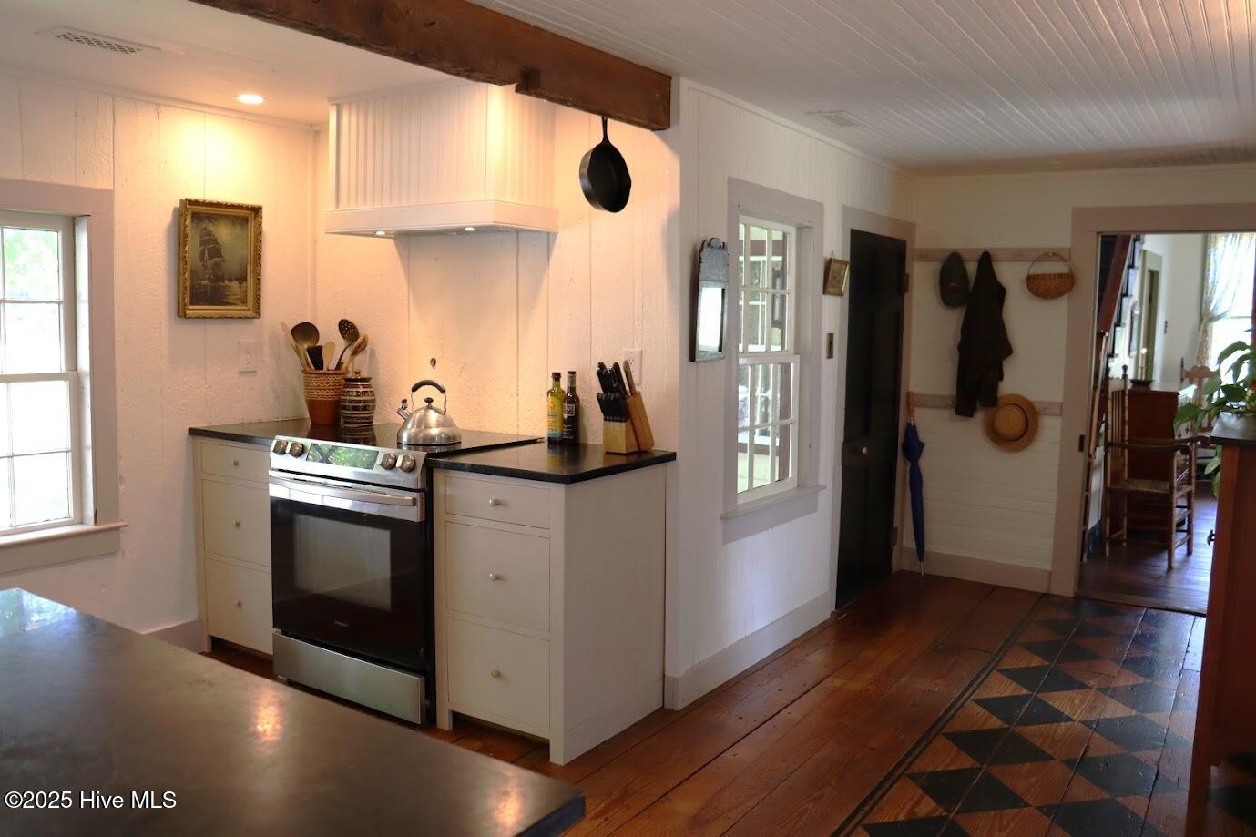 Image 4: kitche 2