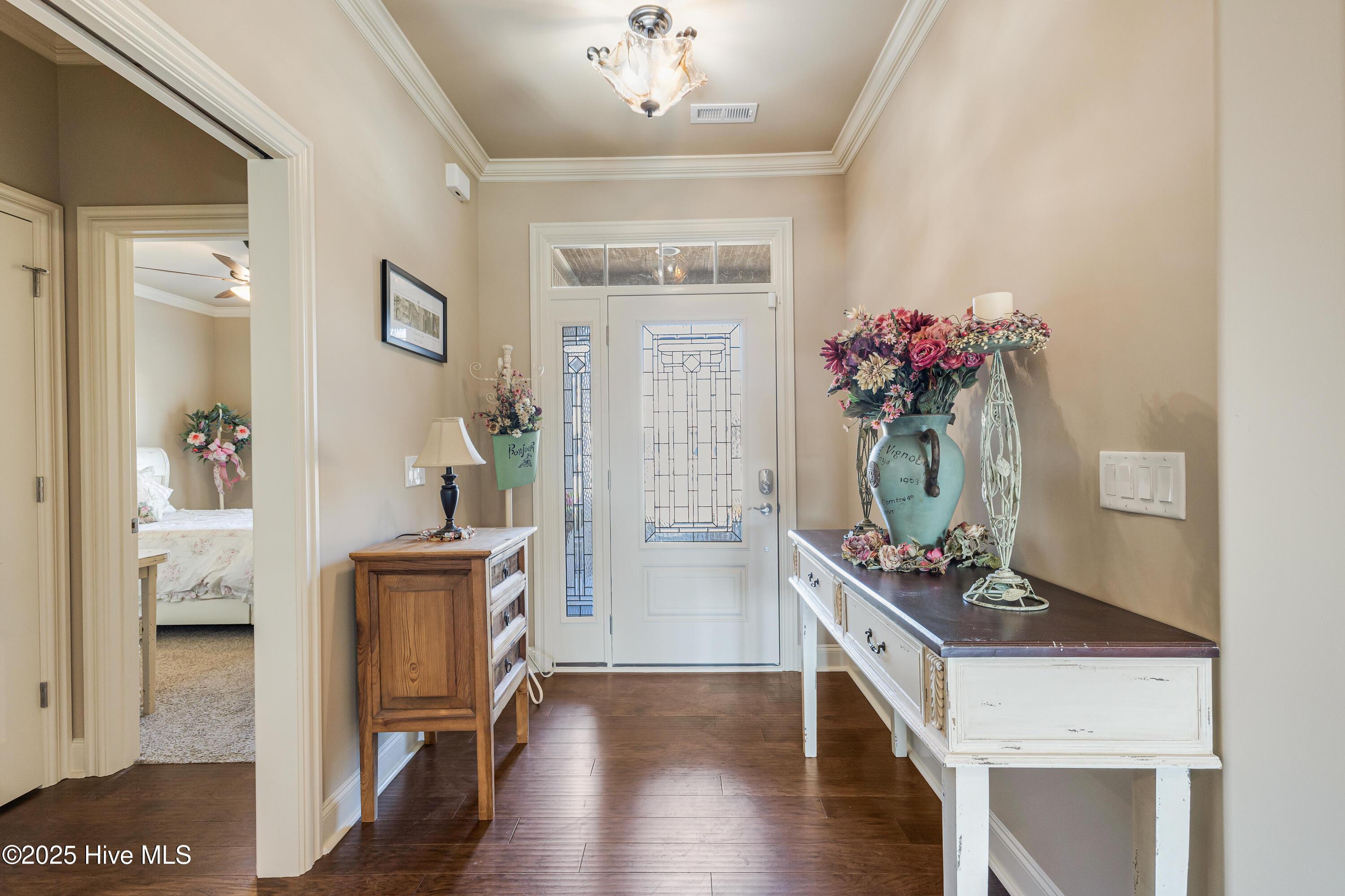 Image 4: Foyer