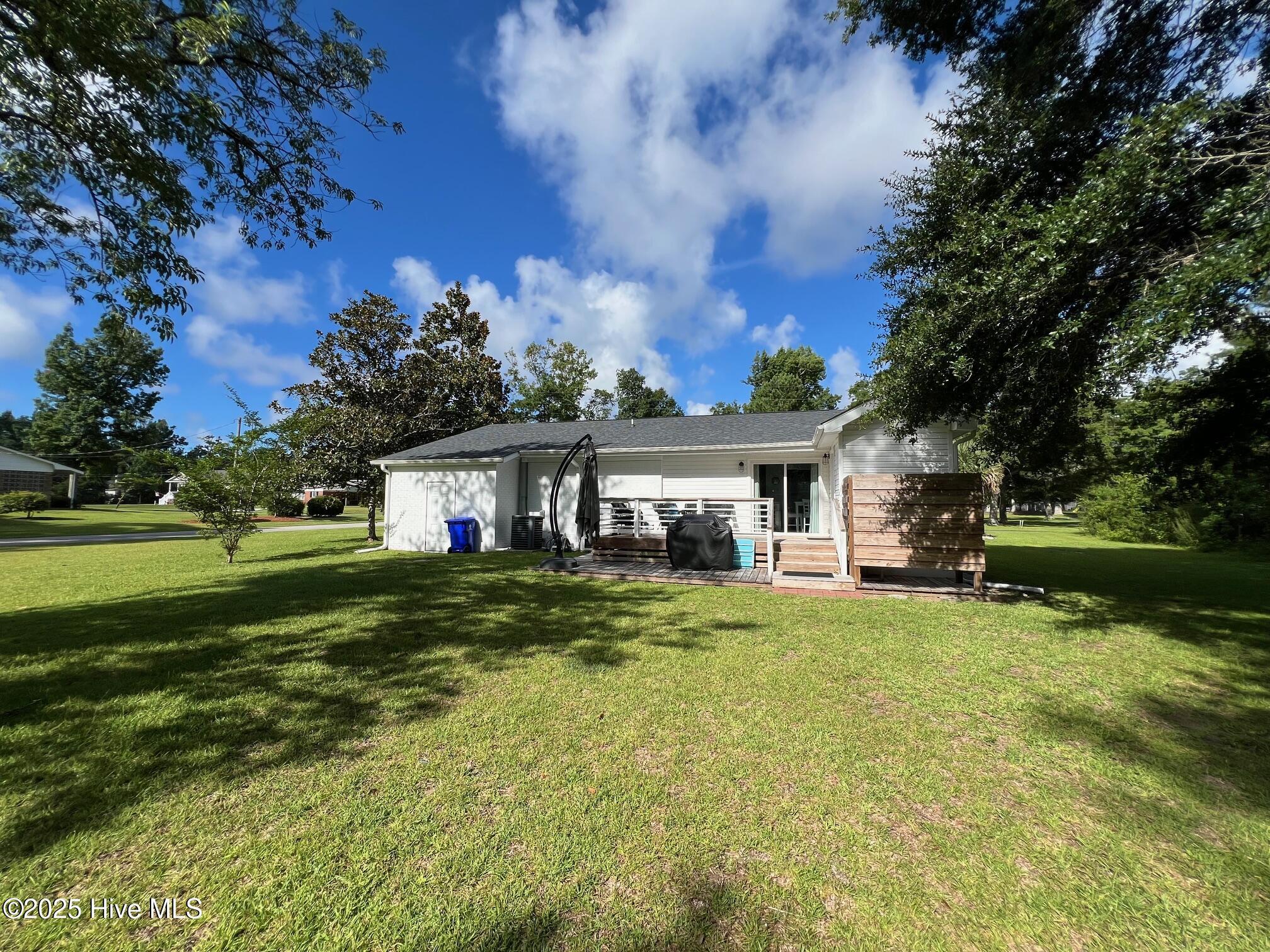 Image 2: 3 Back of home