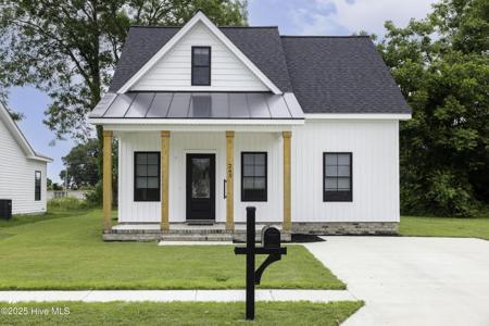 245 Winborne Lane