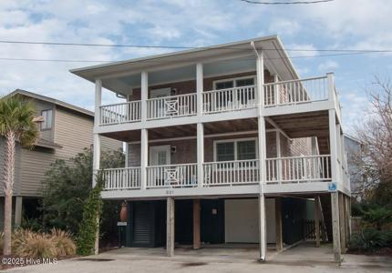 821 Schloss Street
