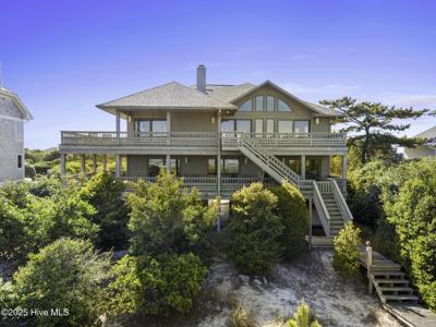 528 Beach Road N