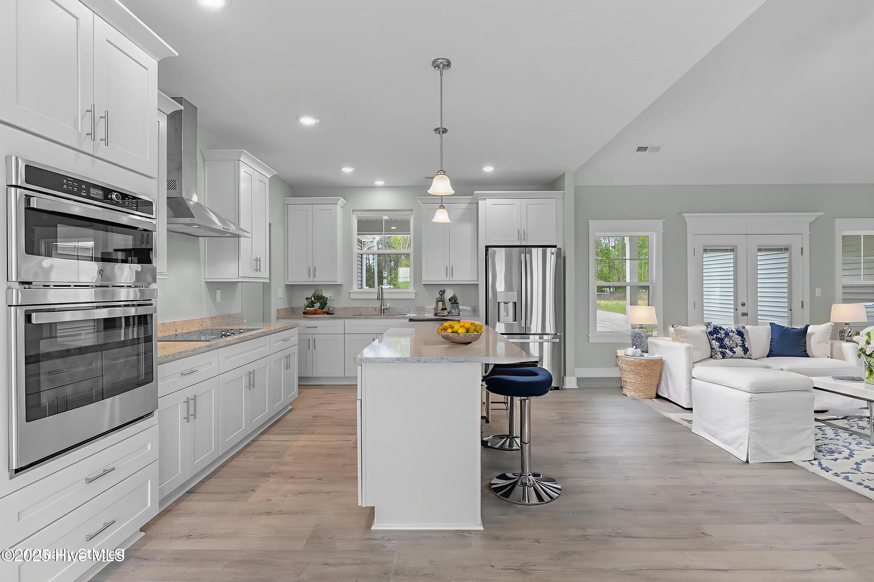Image 3: 10-web-or-mls-7X2A7486-(1) - Kitchen - M