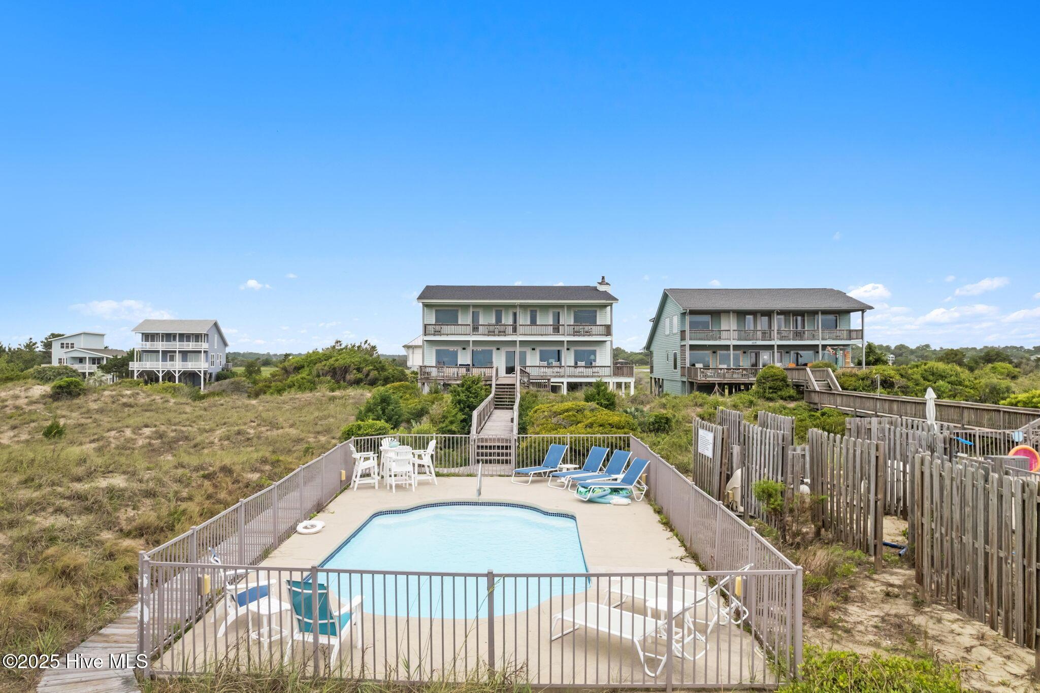 Image 2: 1239 Ocean Blvd West