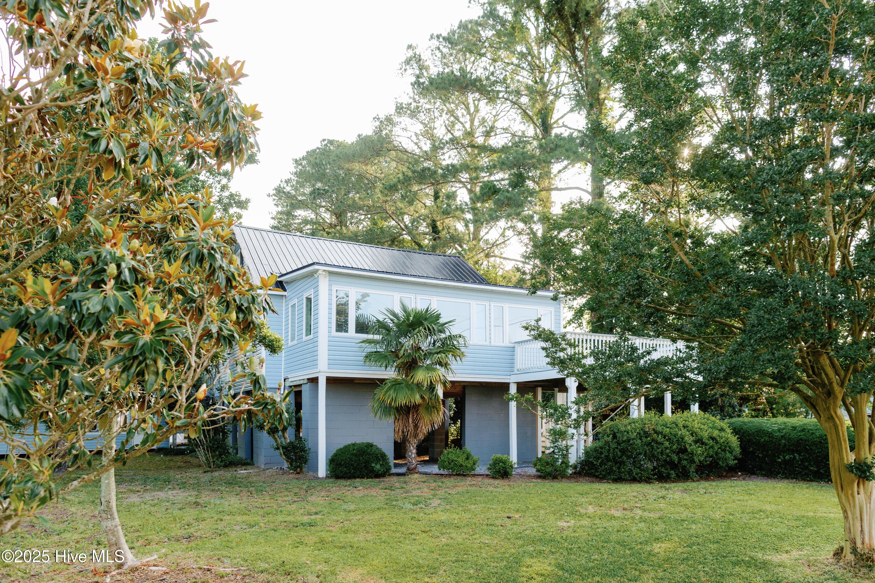 Image 1: 1498 Bayview Rd