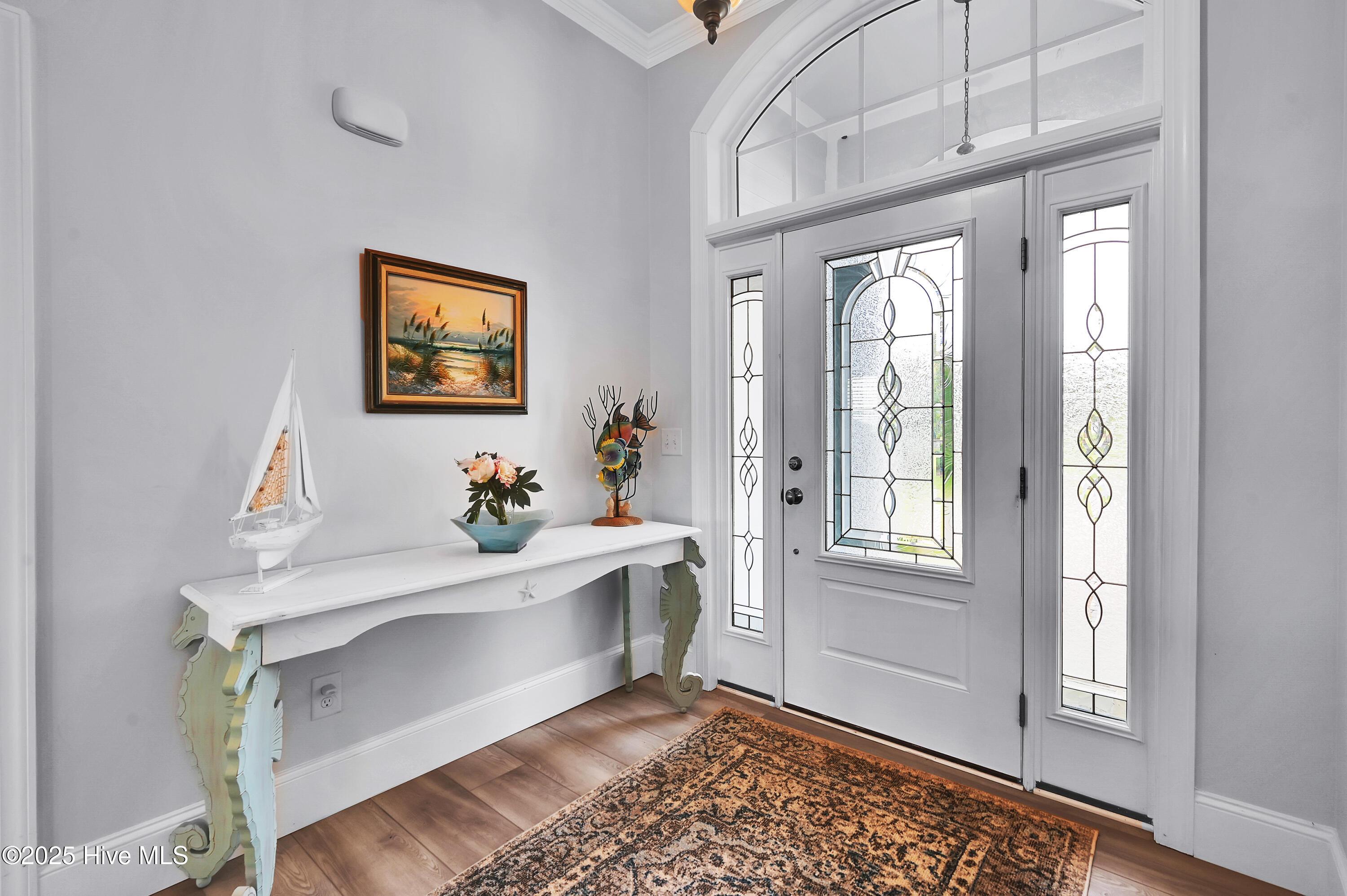 Image 4: entry foyer