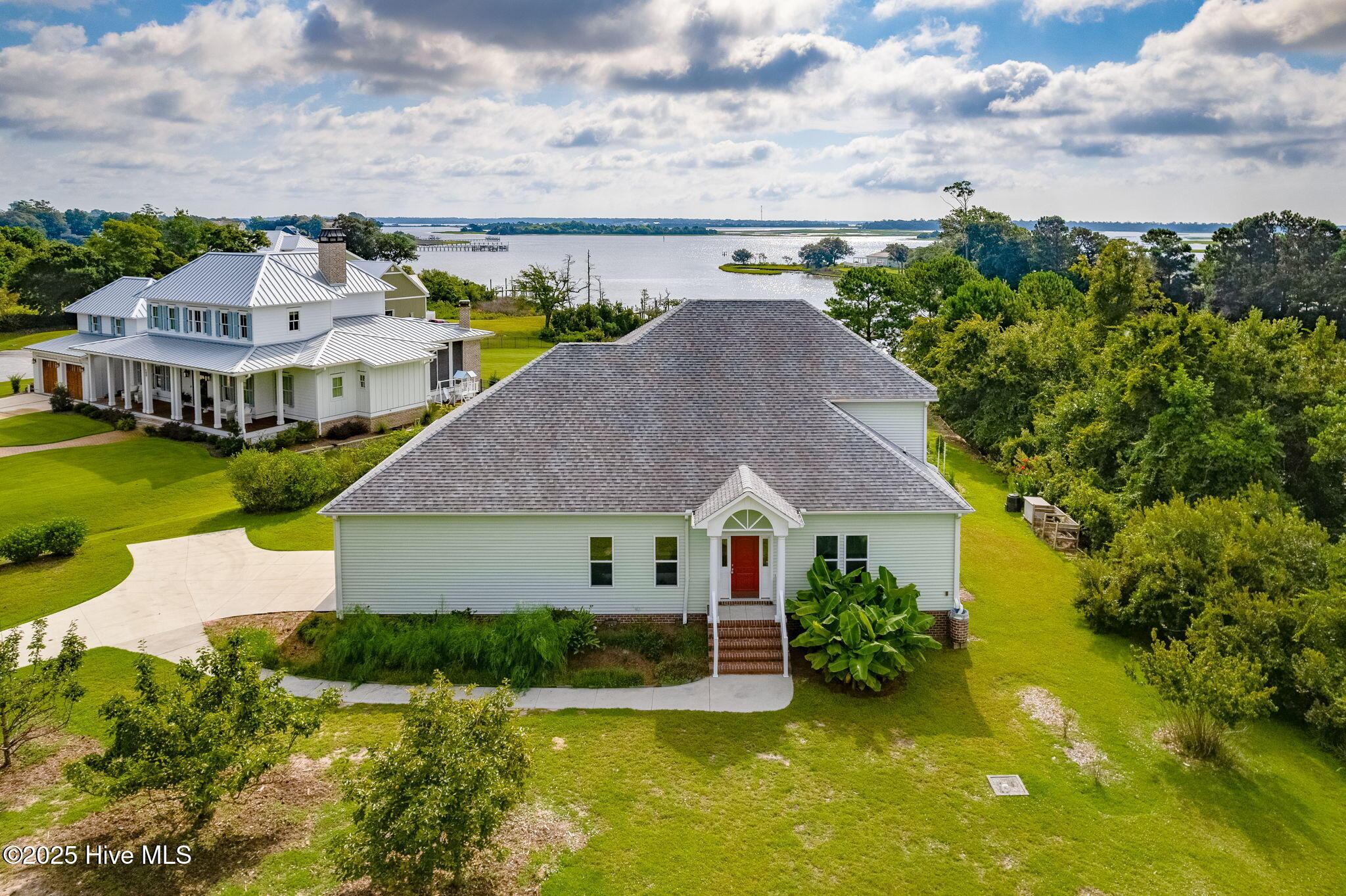 Image 2: Stunning Swansboro location