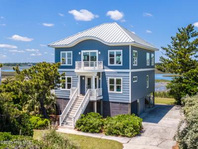 221 Beach Road N