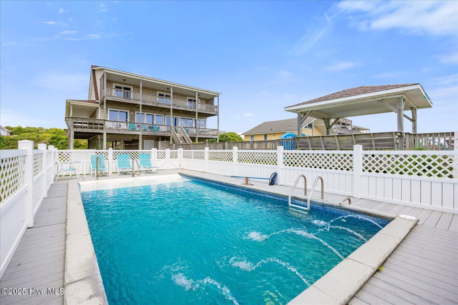 Image 4: Pool