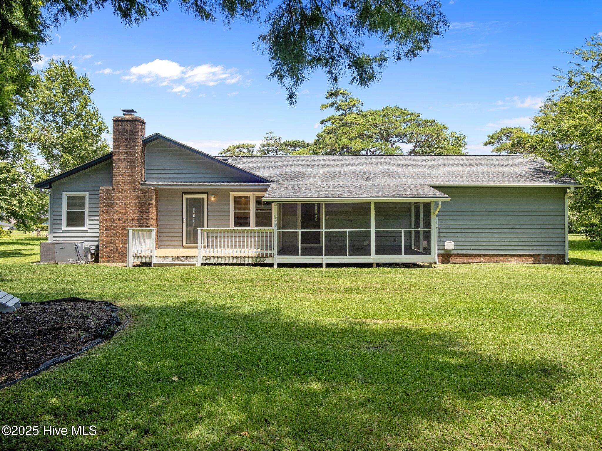Image 3: 3-web-or-mls-P7085420