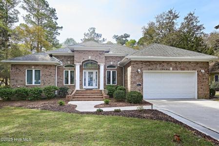 207 Clubhouse Drive SW