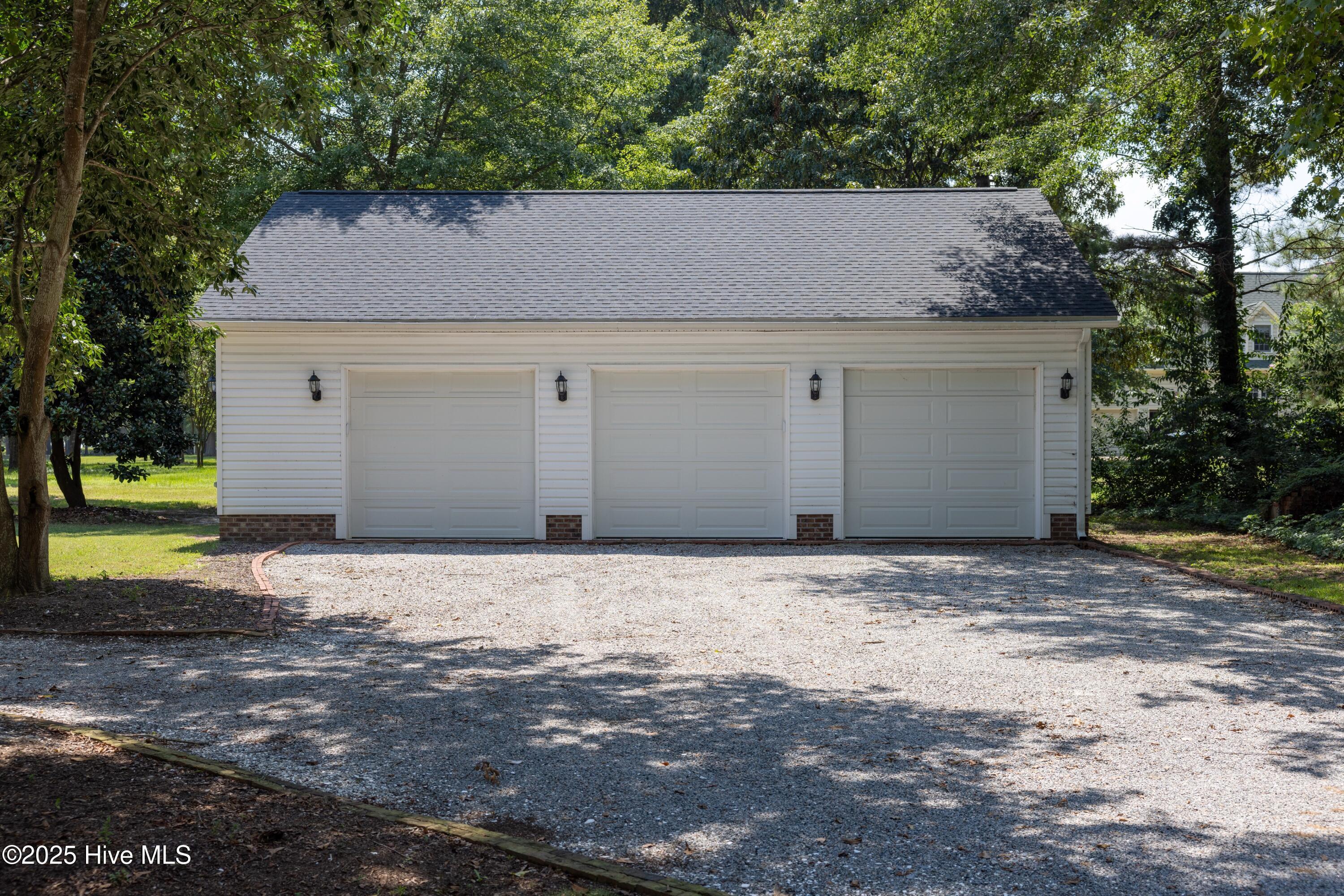 Image 4: Detached 3 Car Garage