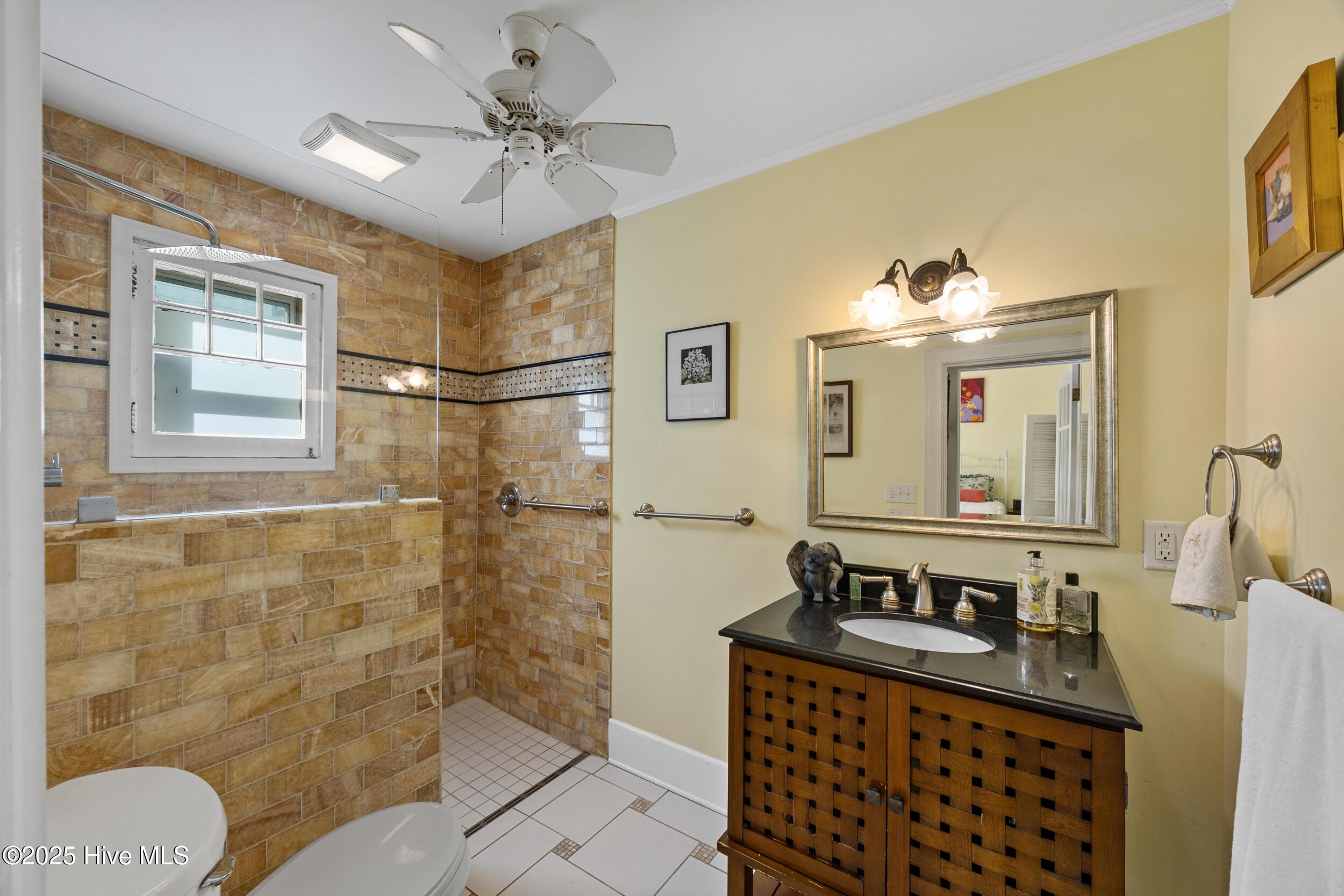 Image 4: 20_bathroom