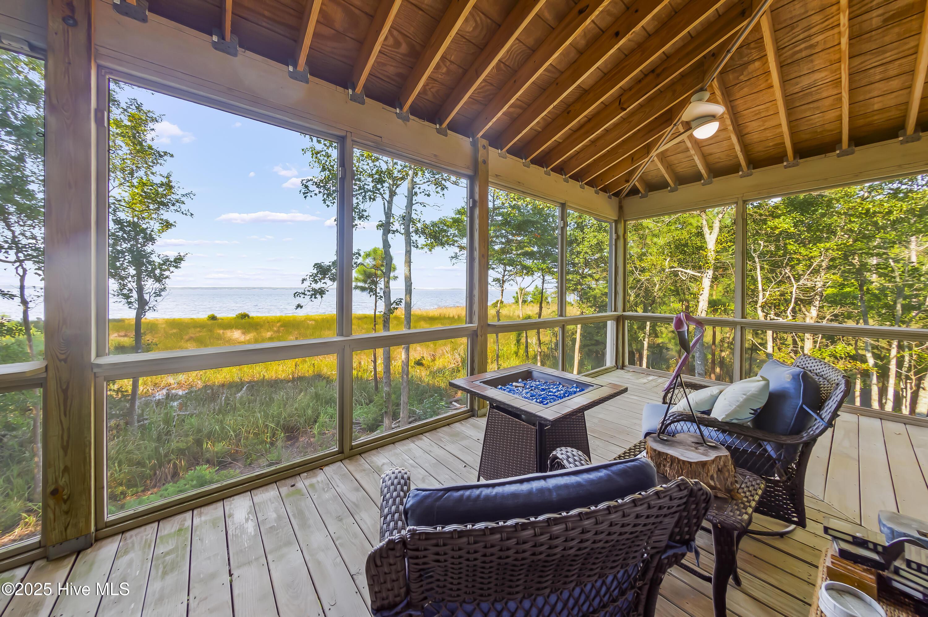 Image 1: 452IndianBluff011