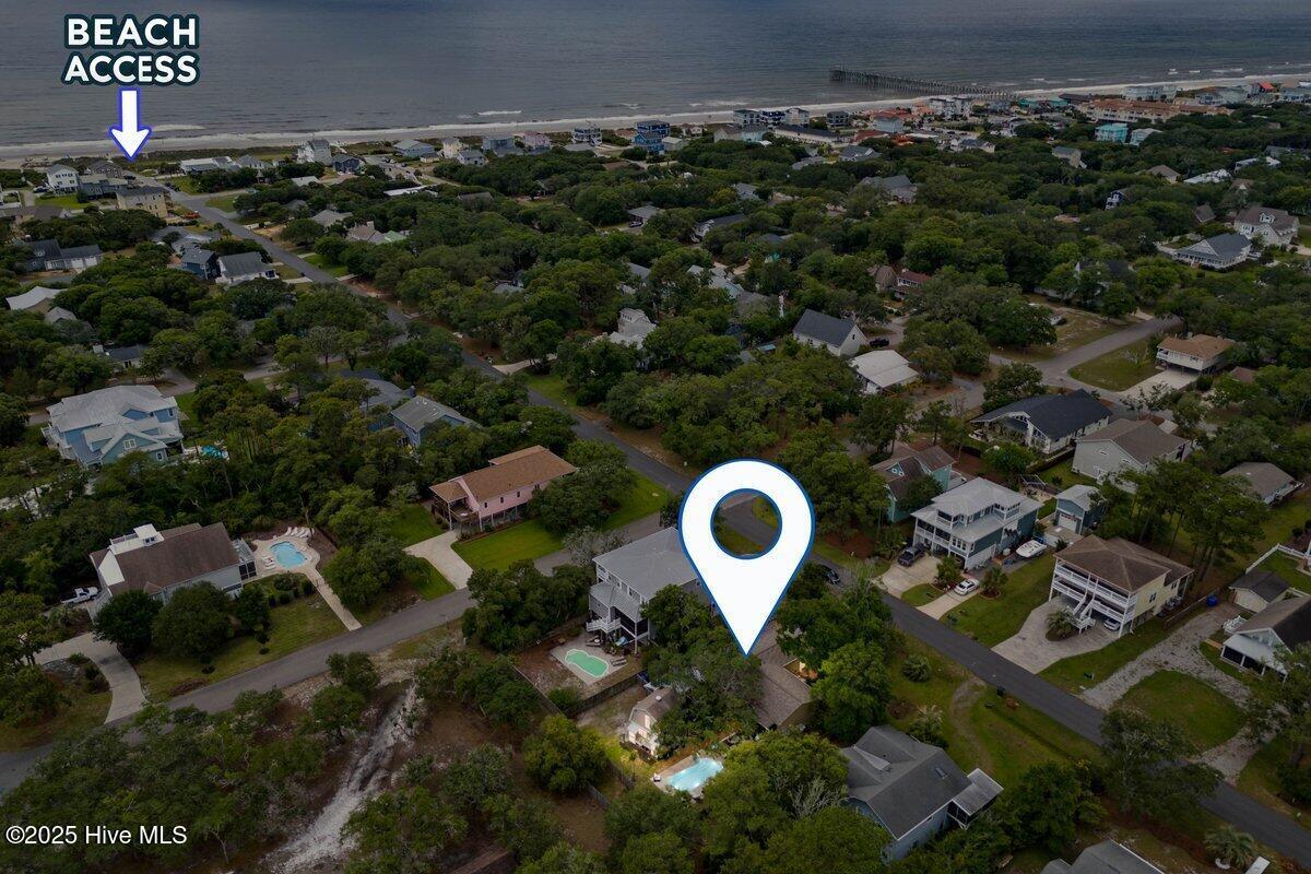 Image 2: 0.3 miles to Direct Beach Access