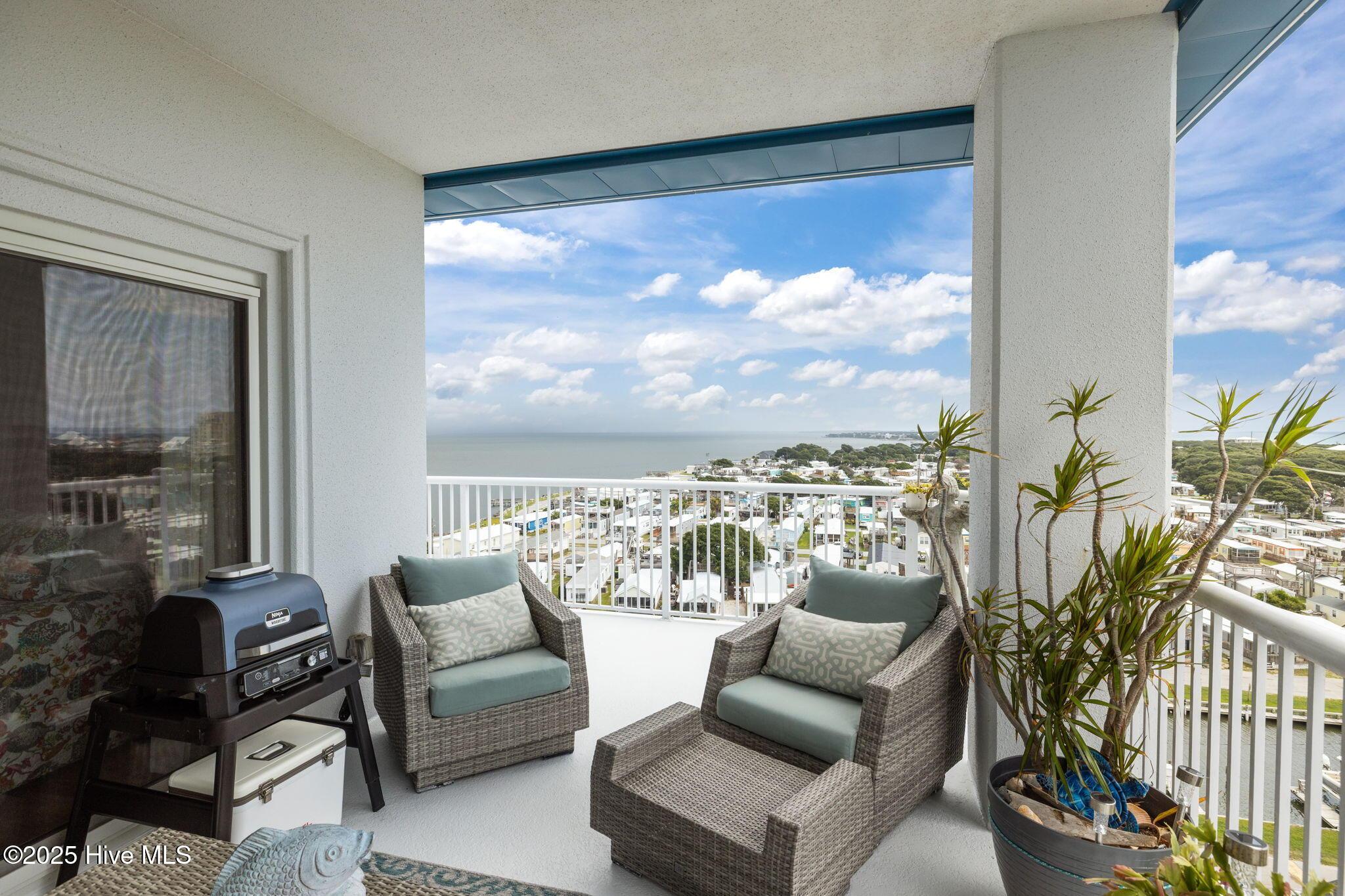 Image 3: Front deck