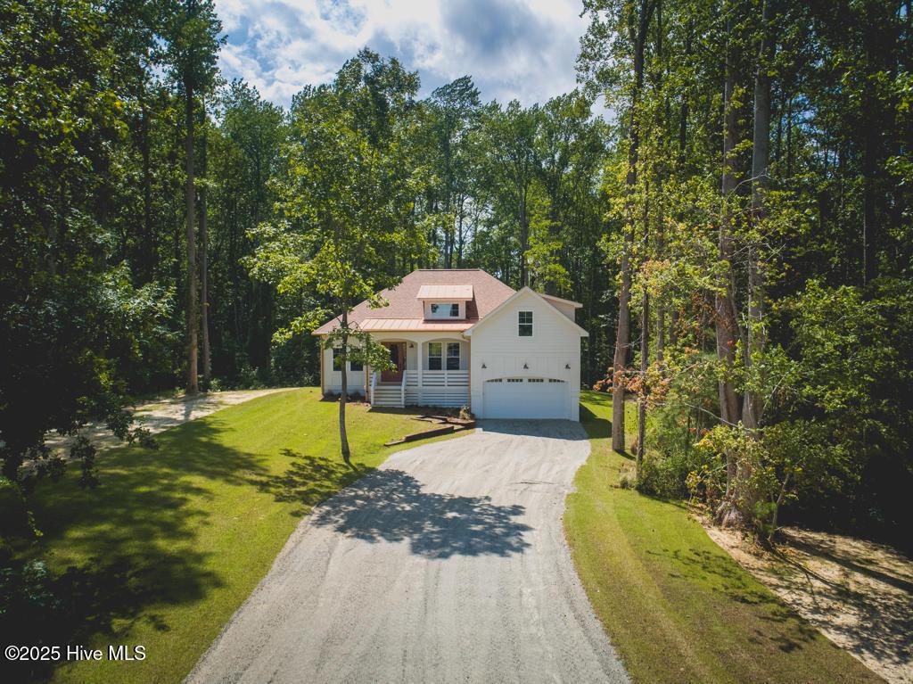 Image 2: extra wide driveway