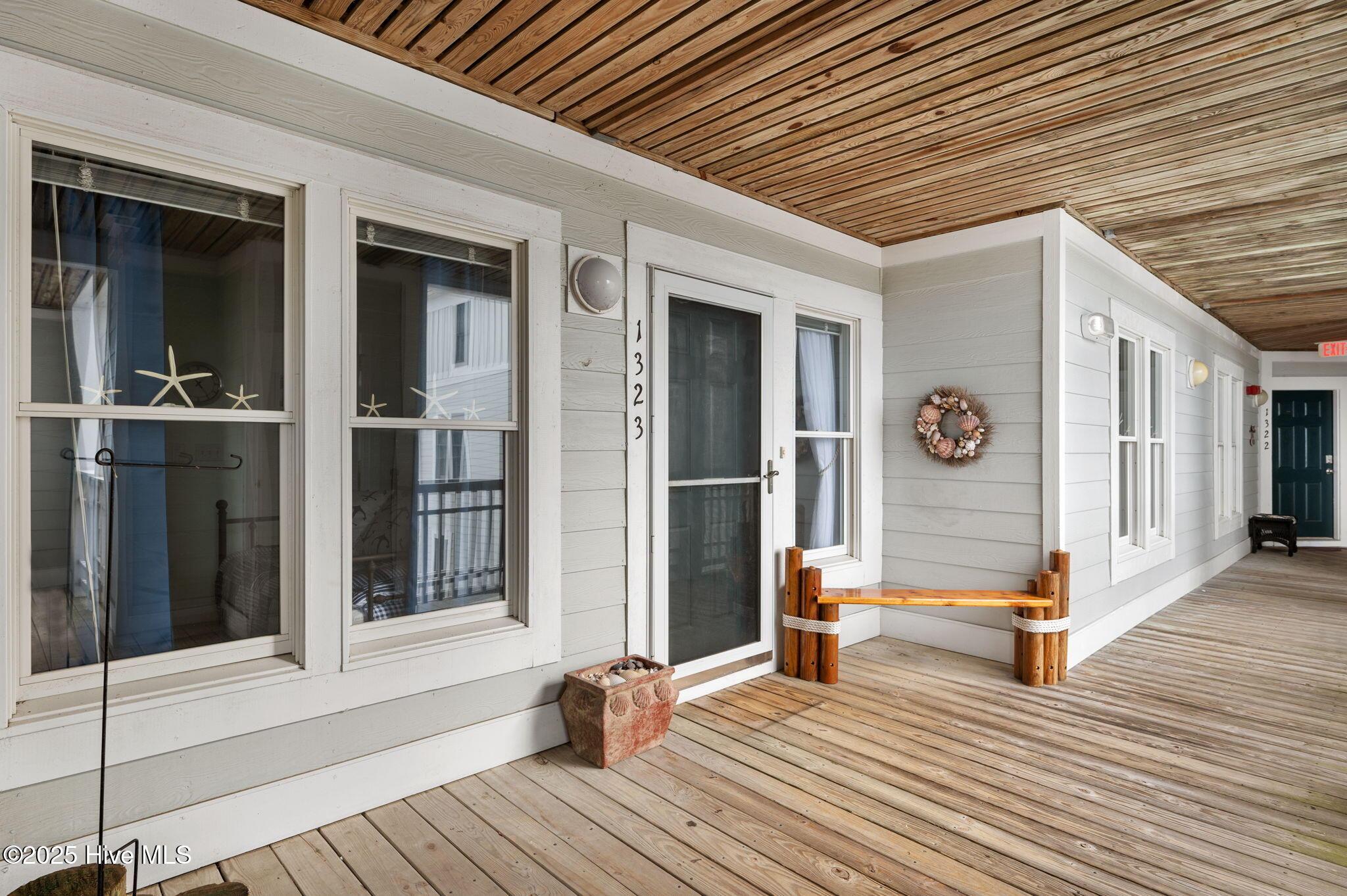 Image 4: 6-web-or-mls-1323-Ballast-Point-Patio