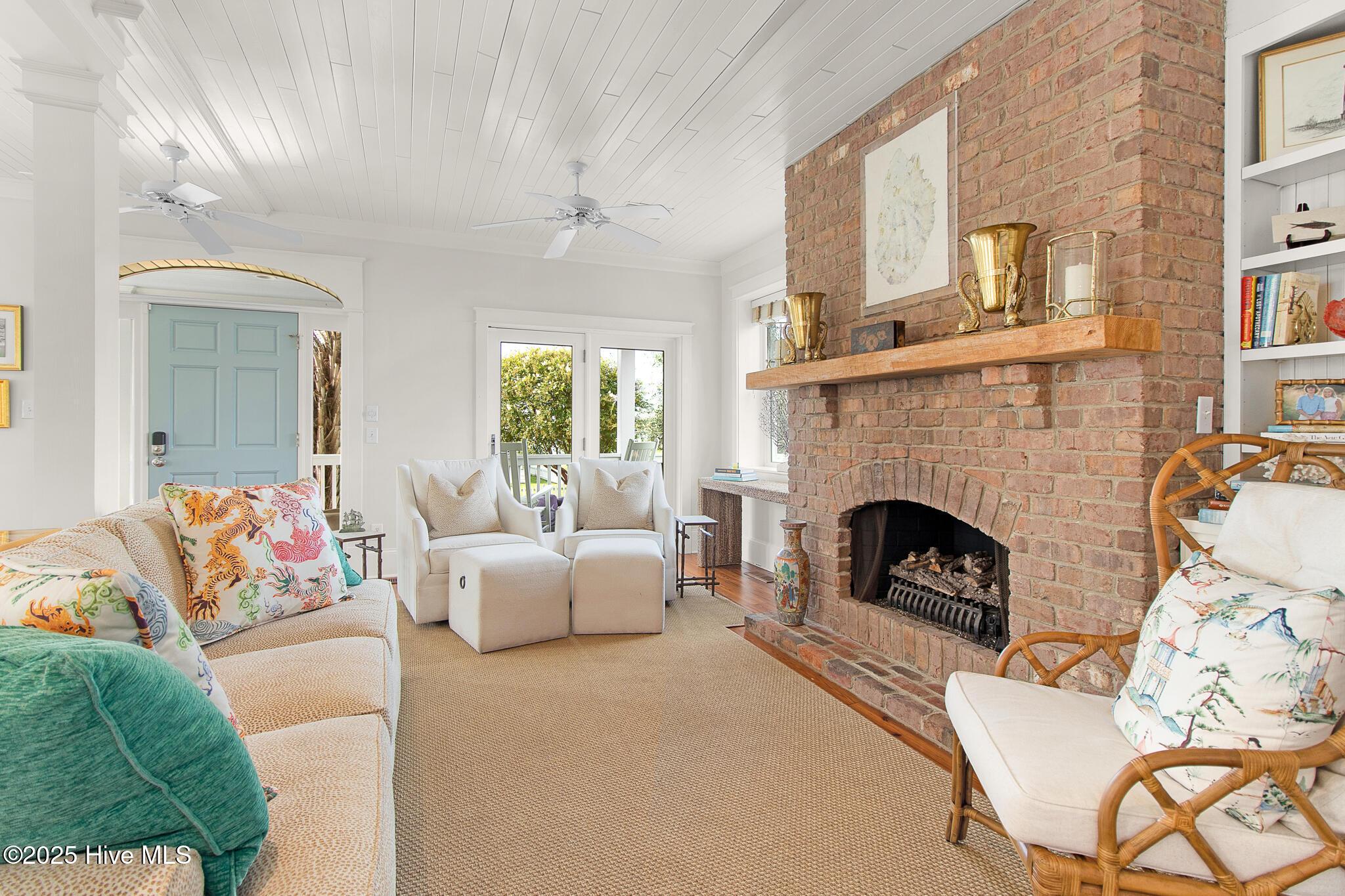 Image 4: Stunning brick fireplace in living room