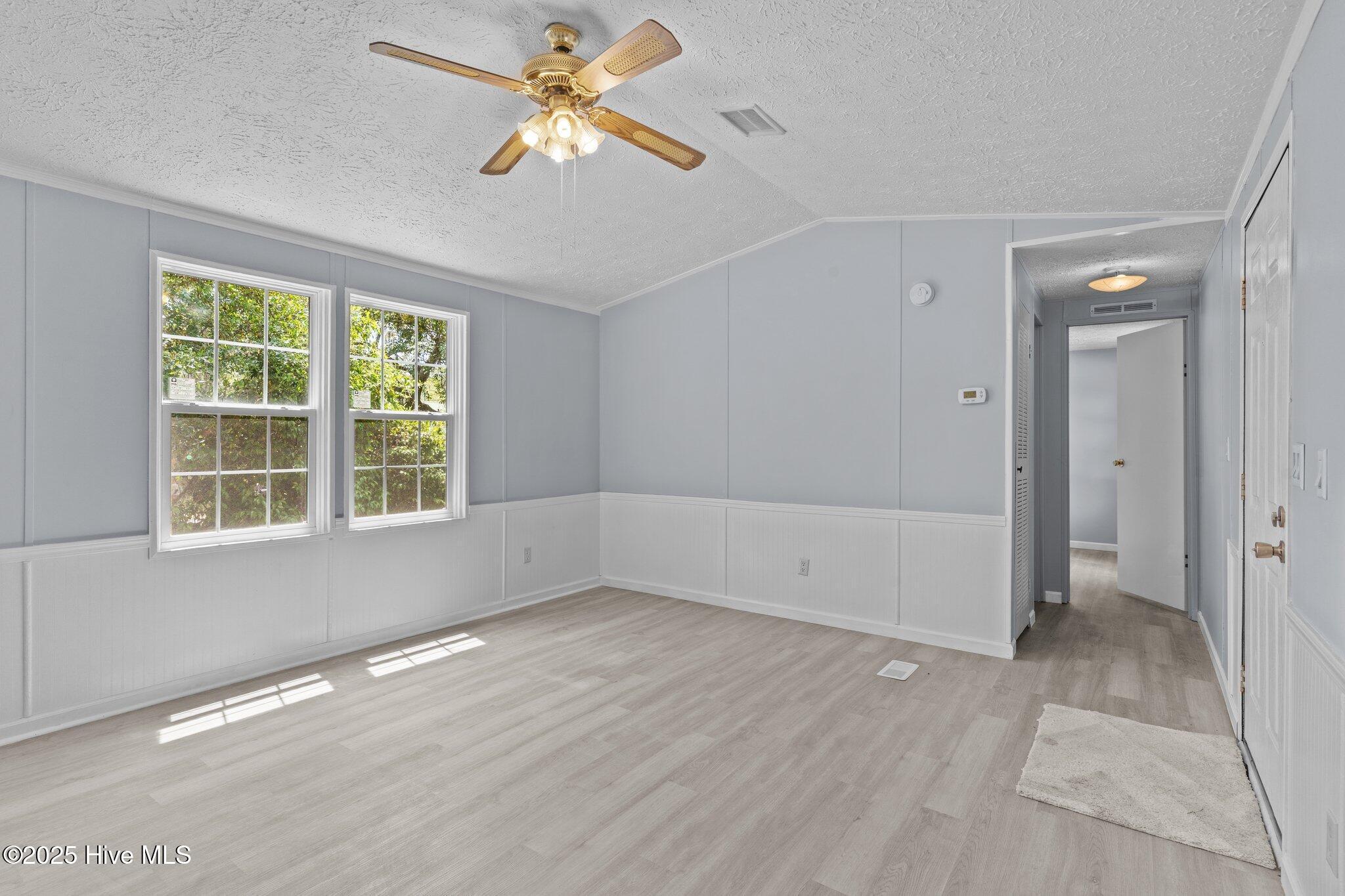 Image 2: 8-web-or-mls-BTS04106