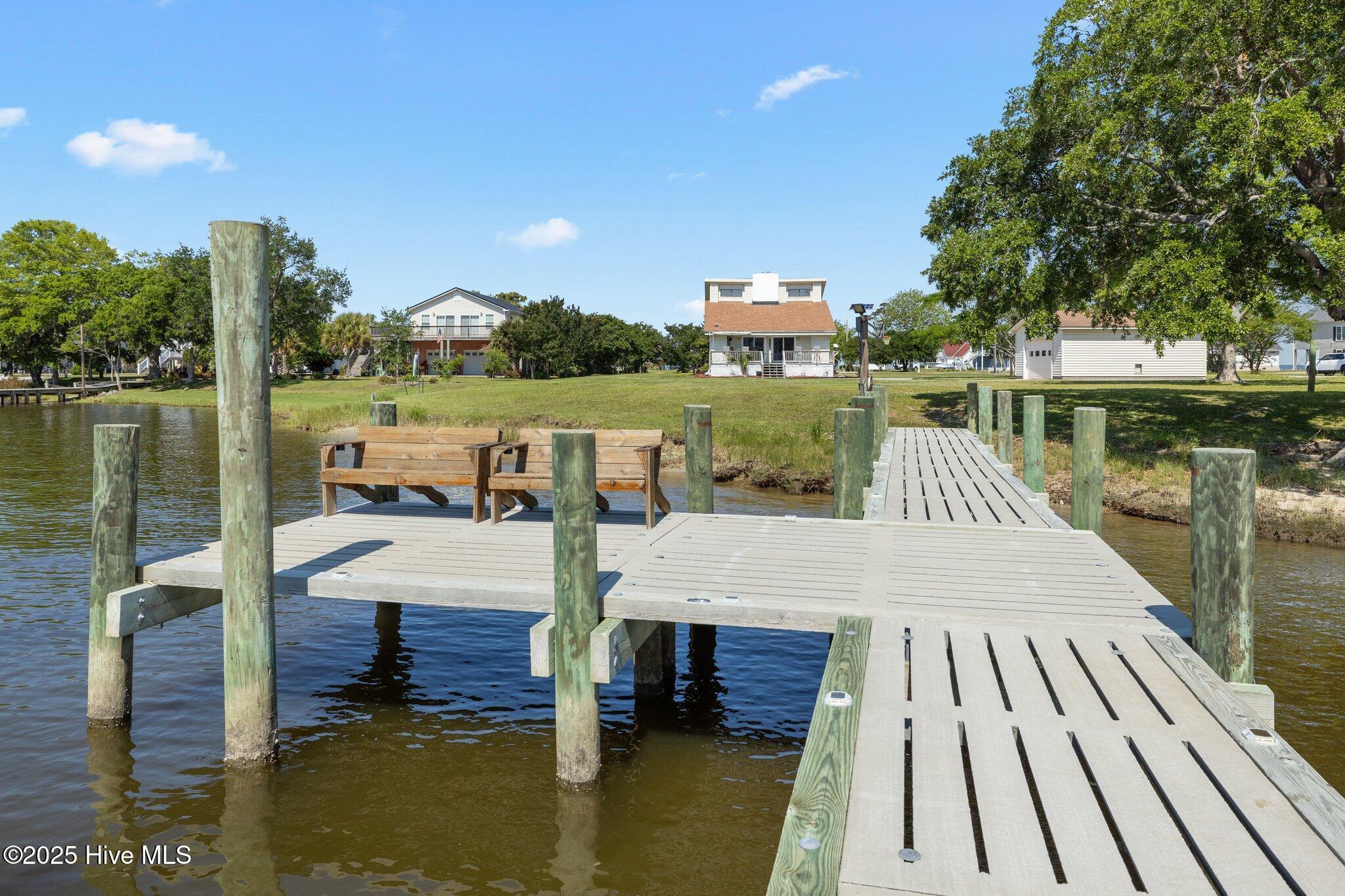 Image 3: New Concrete Dock