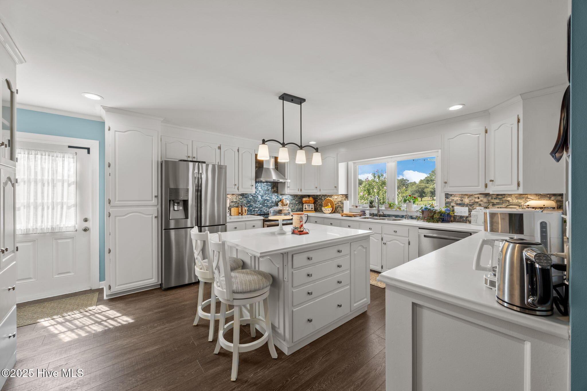 Image 4: Gormet Kitchen