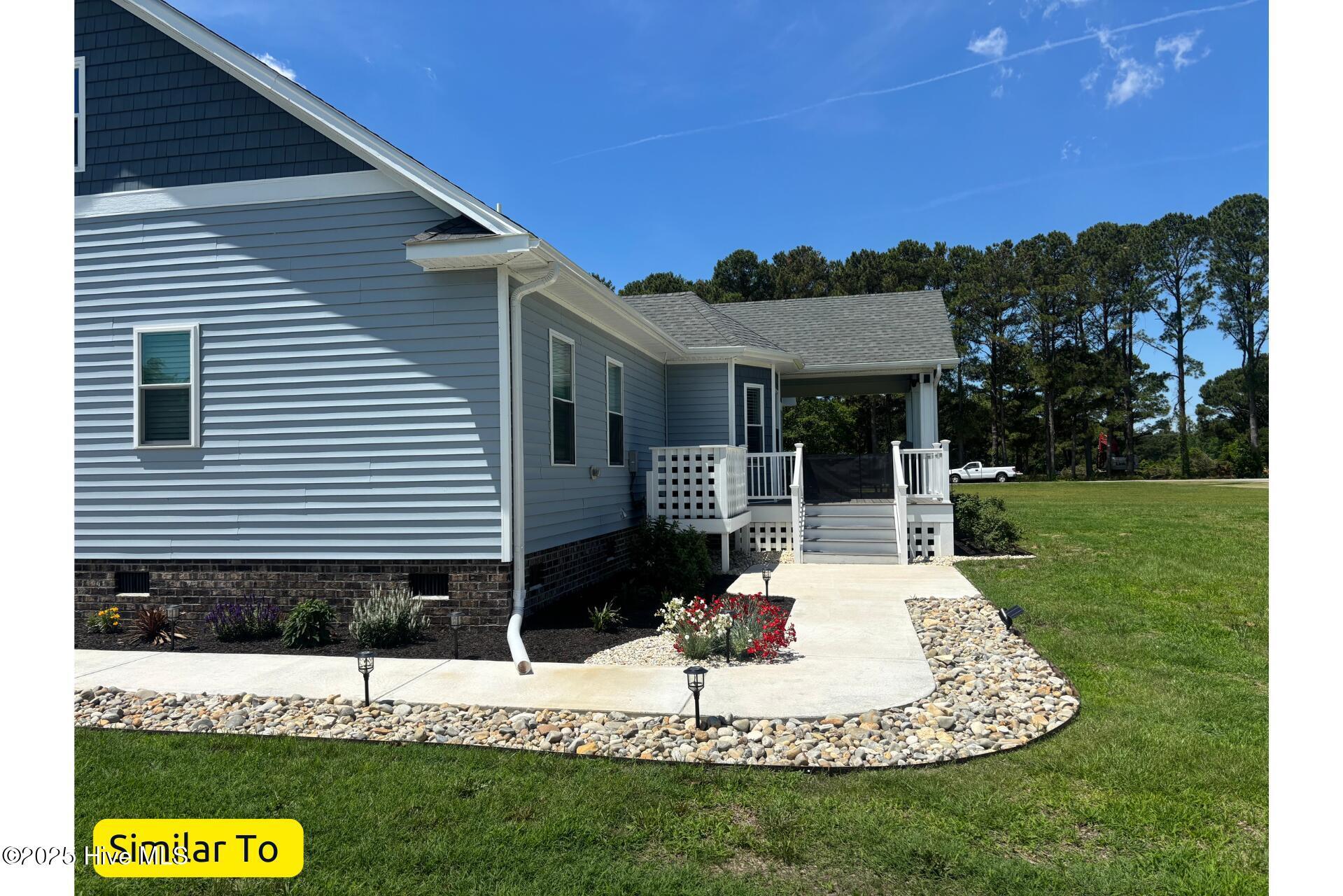 Image 3: Side Yard