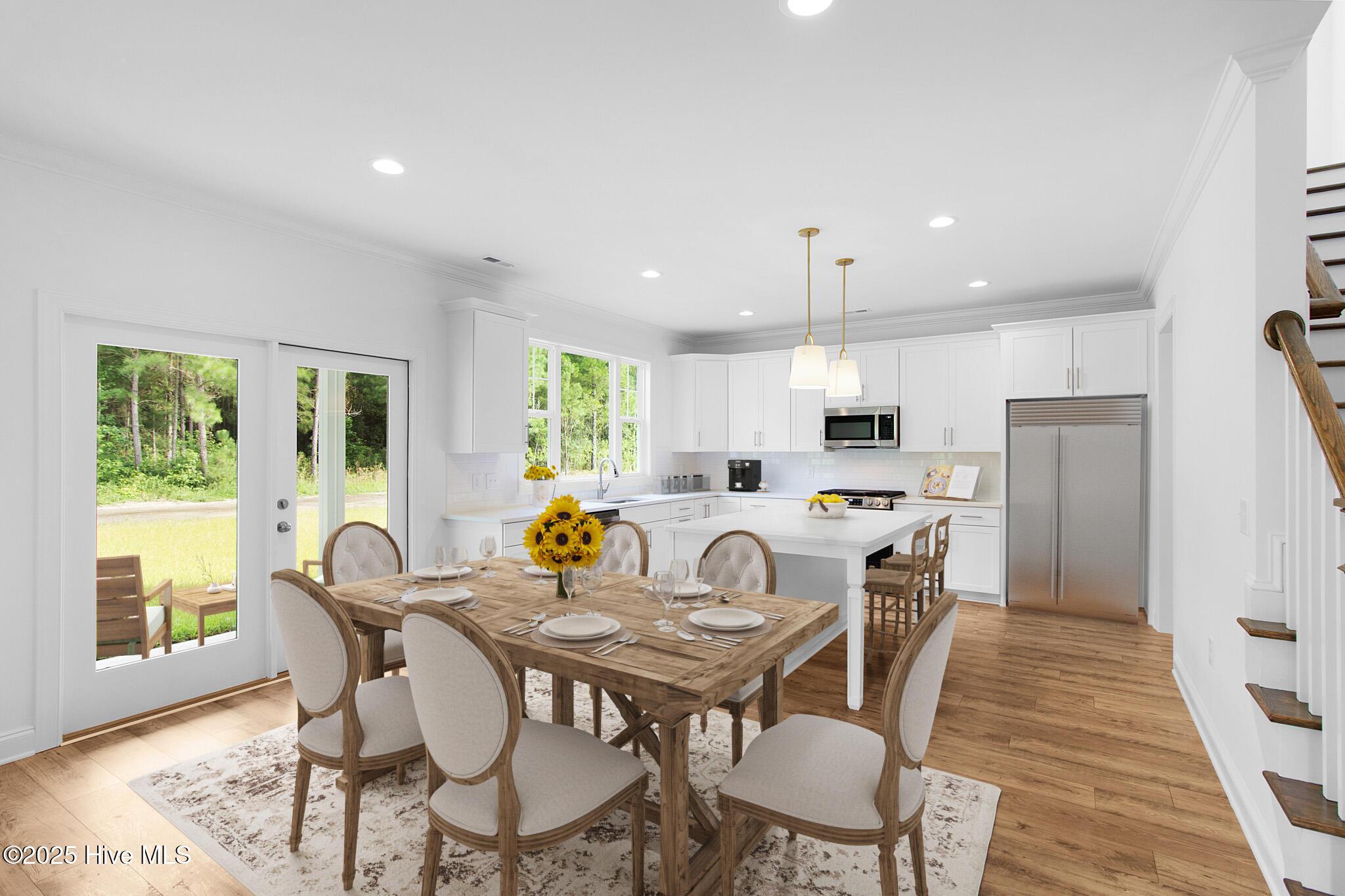 Image 1: Open Concept Kitchen, Diving & Living