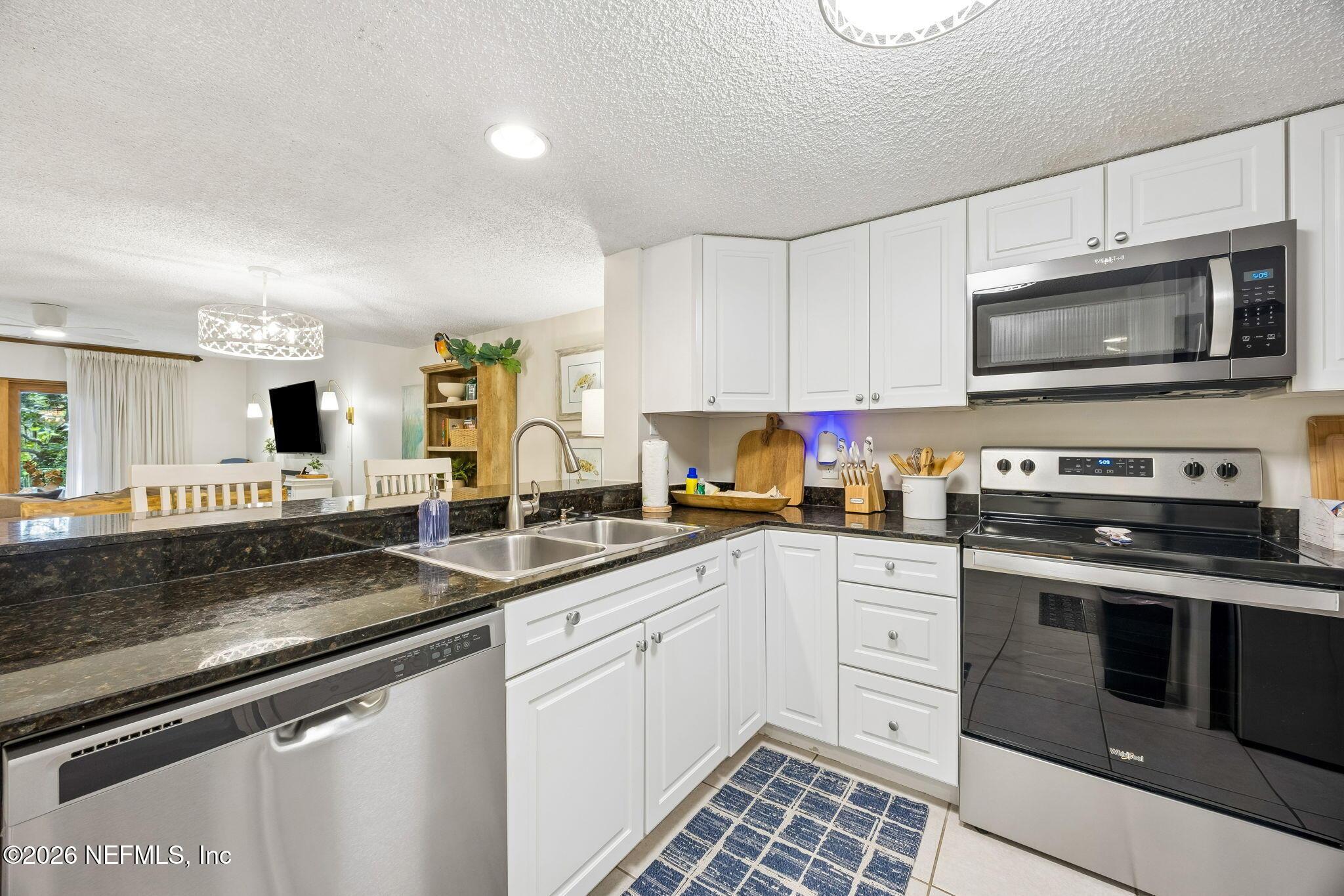 Image 4: Kitchen 1
