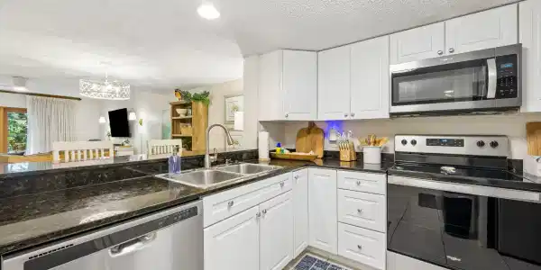 Image 4: Kitchen 1