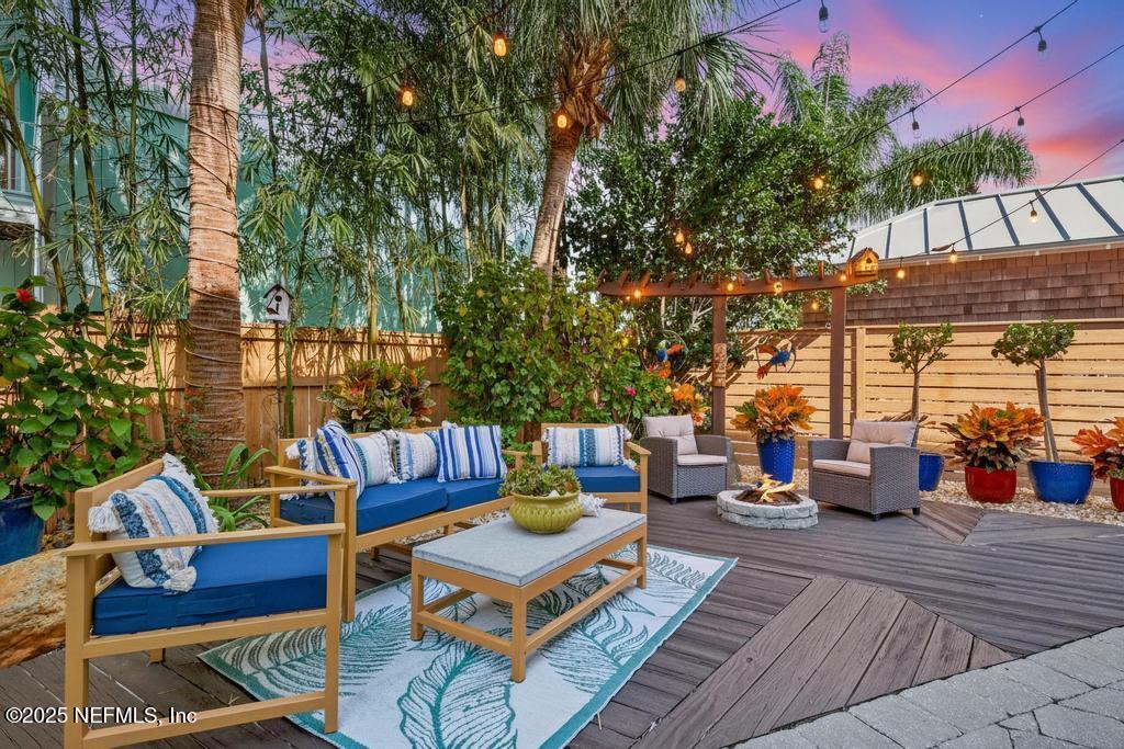 Image 3: Great Entertaining Space