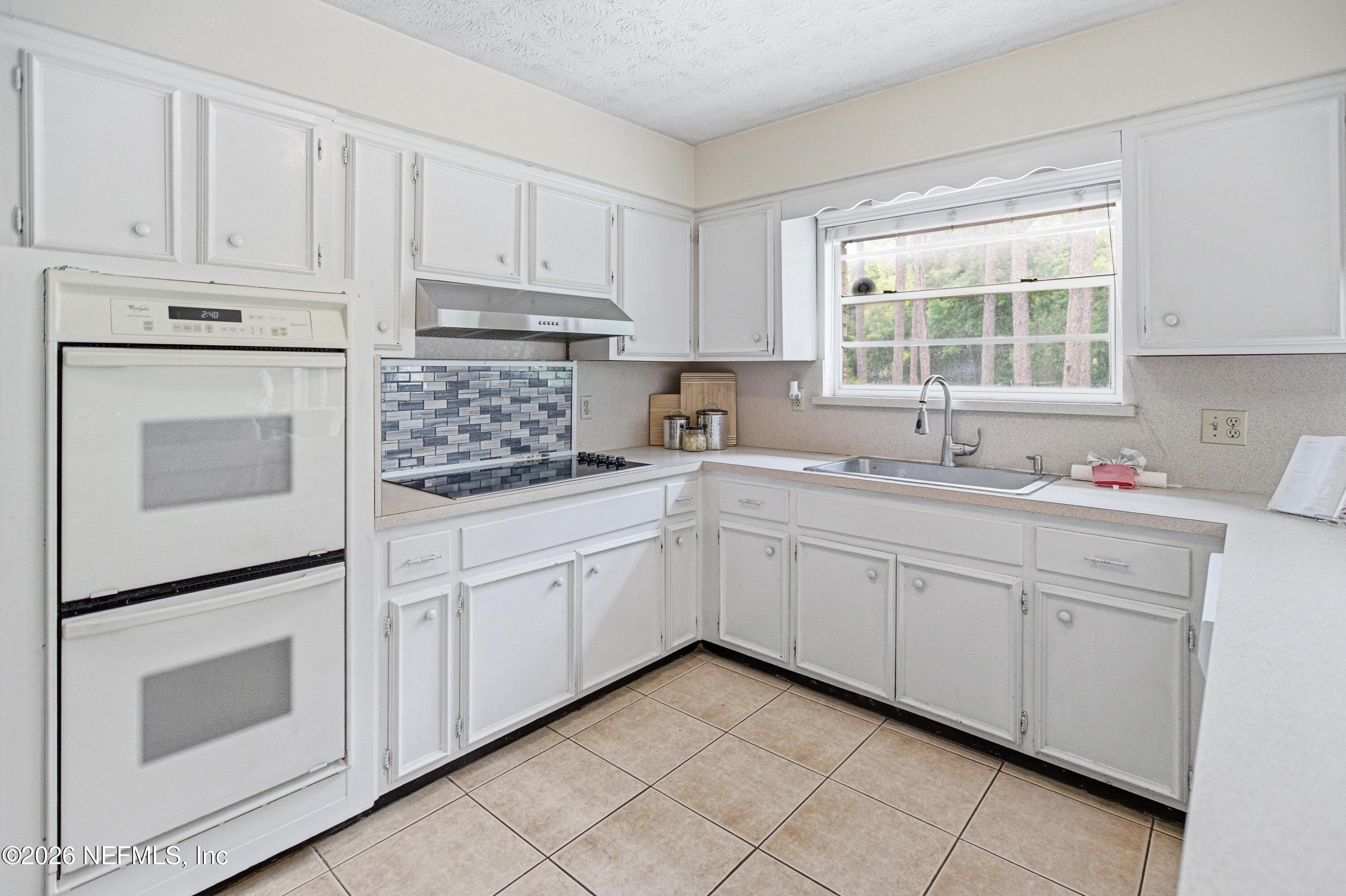 Image 2: Kitchen