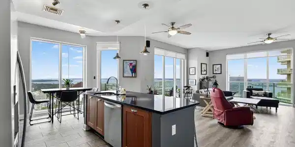 Image 4: 1431 Riverplace 2501-22