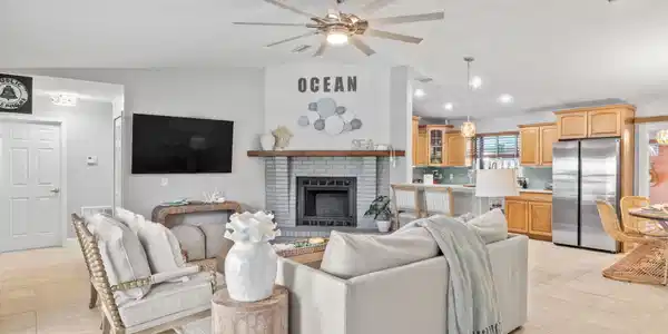 531 W TROPIC Way