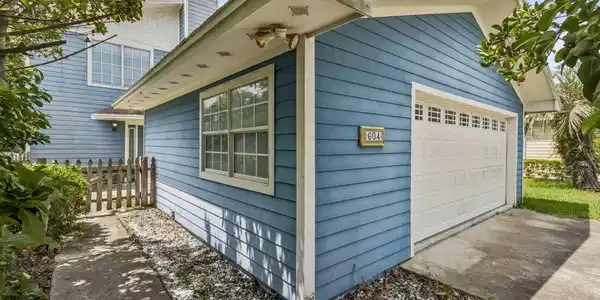 Image 3: Front Entry
