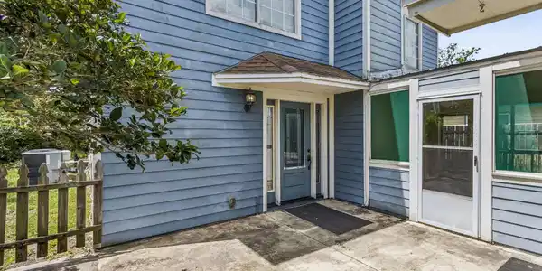 Image 4: Front Entry
