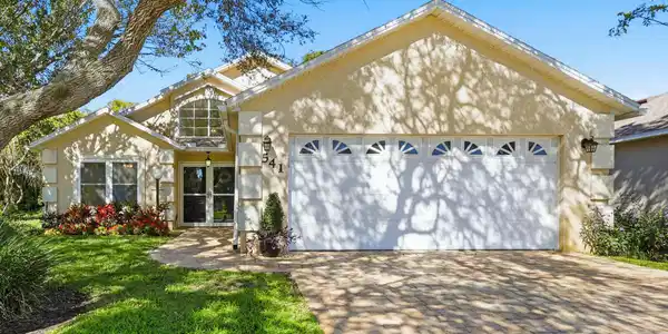 541 PENINSULA Court