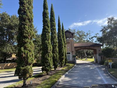 858 SHORELINE Circle