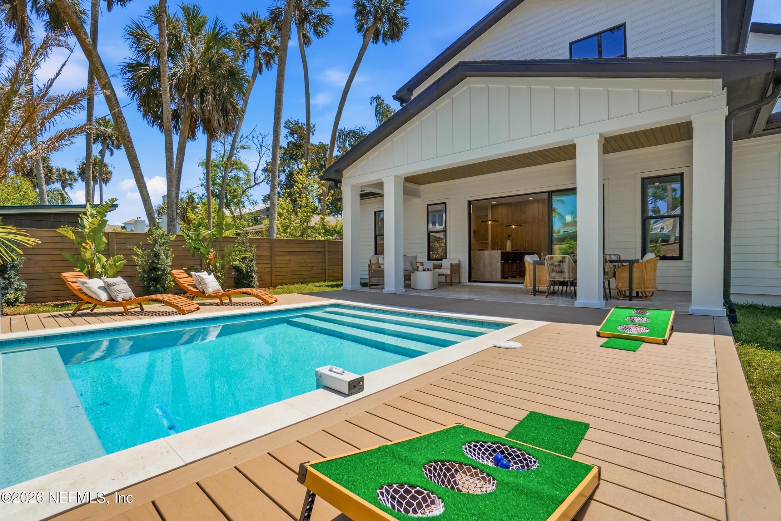 Image 2: saltwater pool covered lanai
