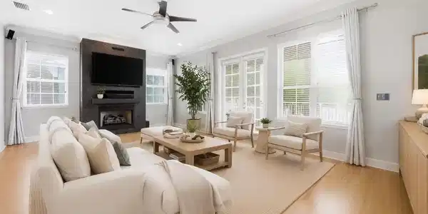 Image 4: Living Room