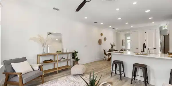 Image 2: 2nd Floor Living Room