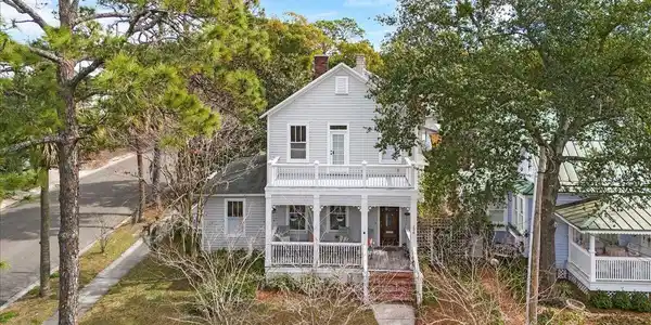 204 S 6TH Street