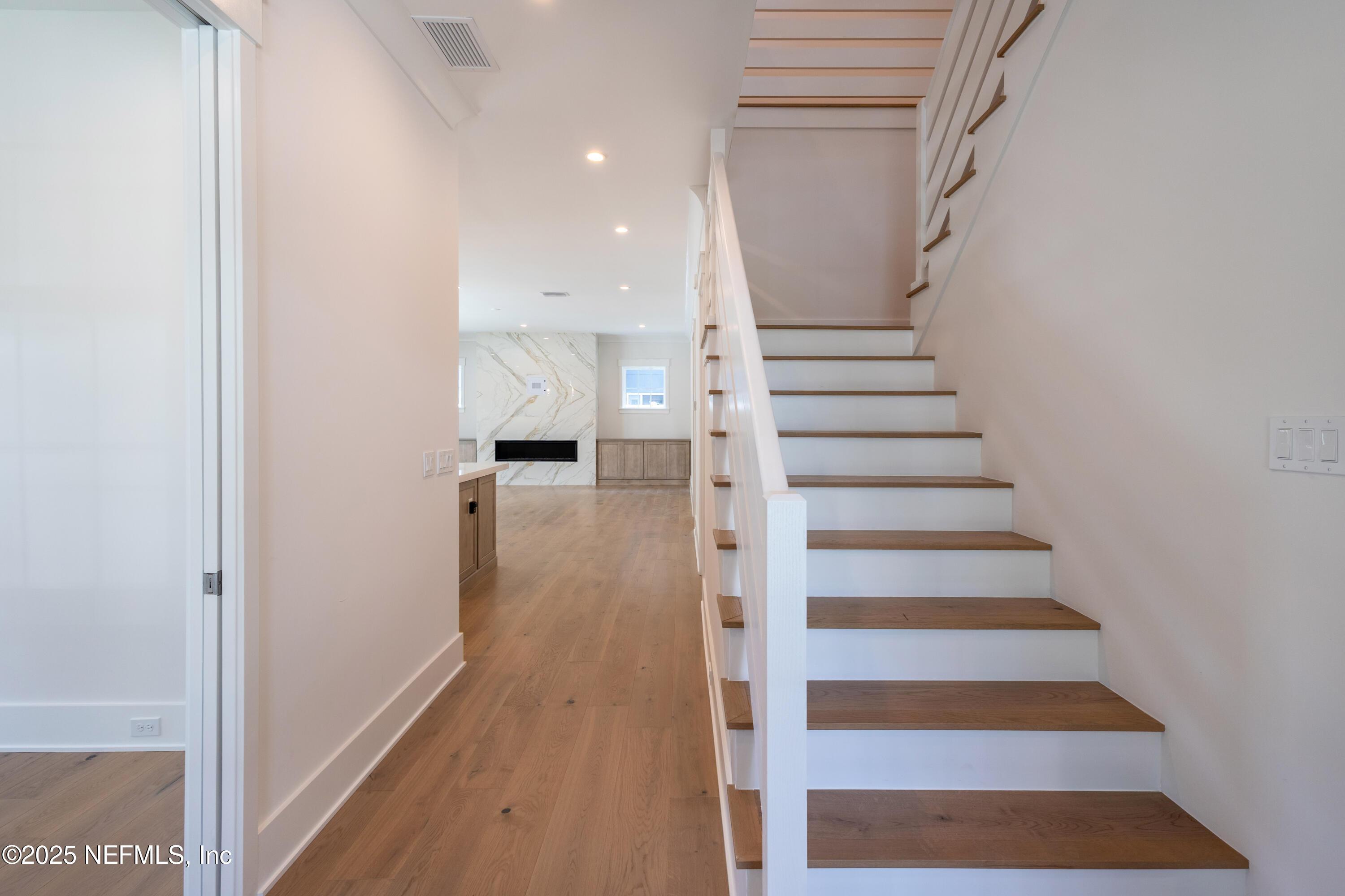 Image 3: Foyer