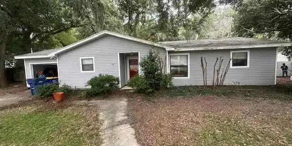 882 DIANE Drive