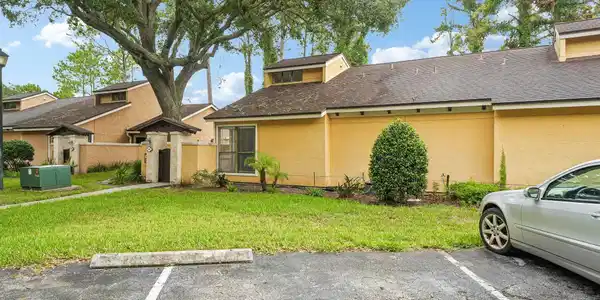 Image 3: Front of Unit View 2