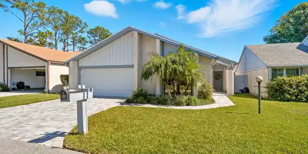 2718 VERSAILLES Court
