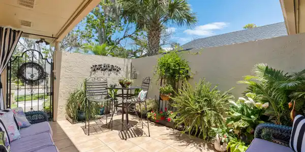 Image 2: Front Courtyard Entry