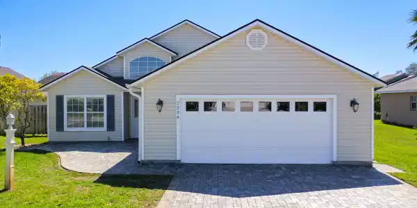 2284 COMMODORES CLUB Boulevard